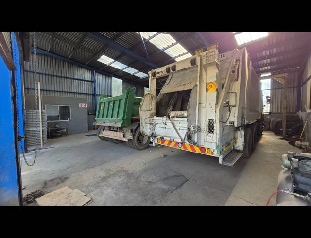1,900M² FACTORY TO LET IN MOREHILL